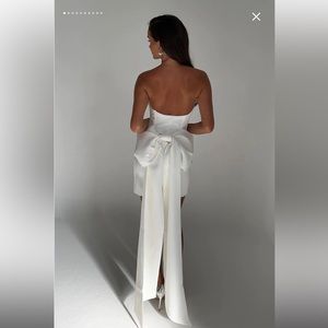 MESHKI STRAPLESS BOW WEDDING MINI DRESS